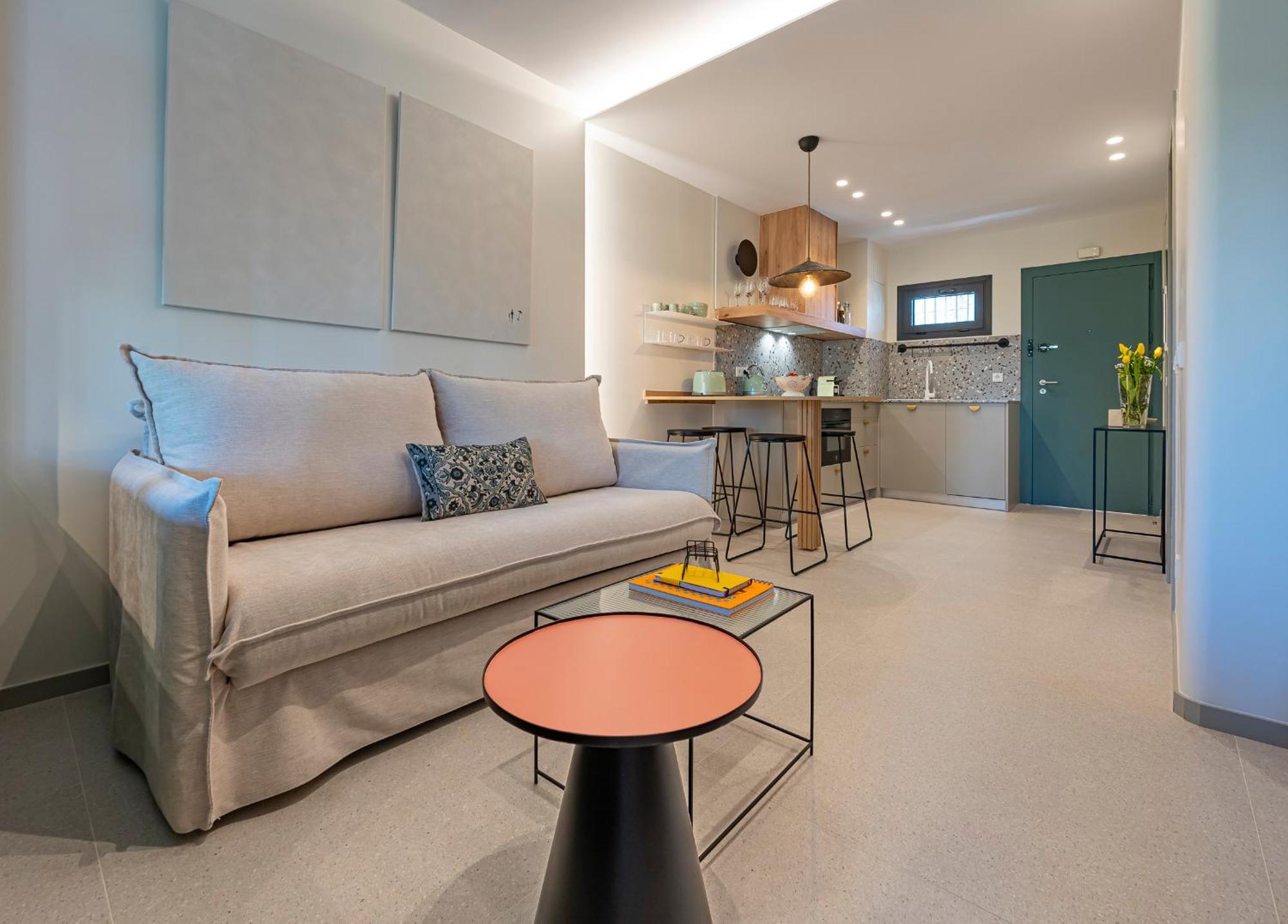 Newly Renovated In Golden Mile W/ Pool Apartment