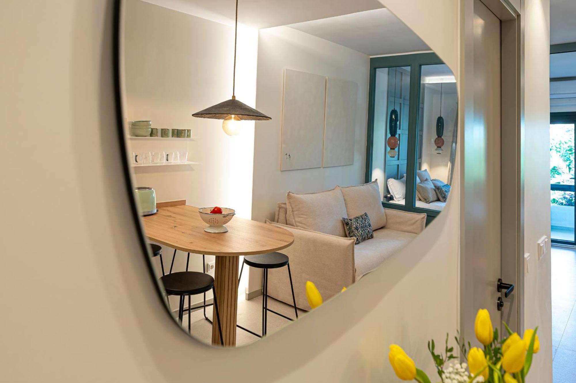 Newly Renovated In Golden Mile W/ Pool