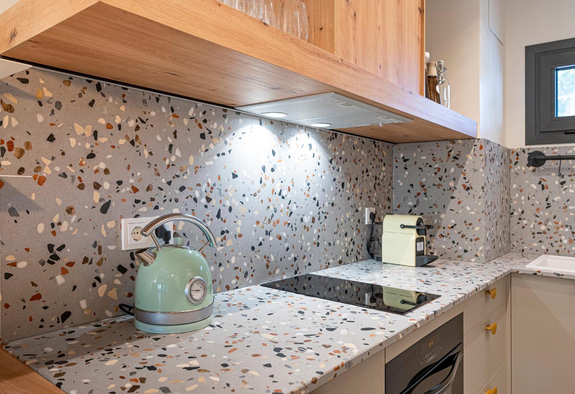 Newly Renovated In Golden Mile W/ Pool Apartment