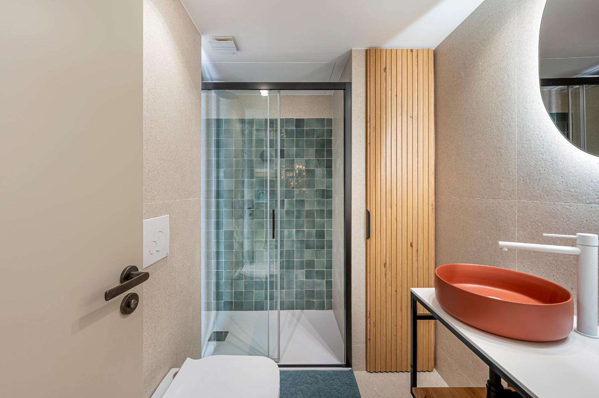 Newly Renovated In Golden Mile W/ Pool Apartment