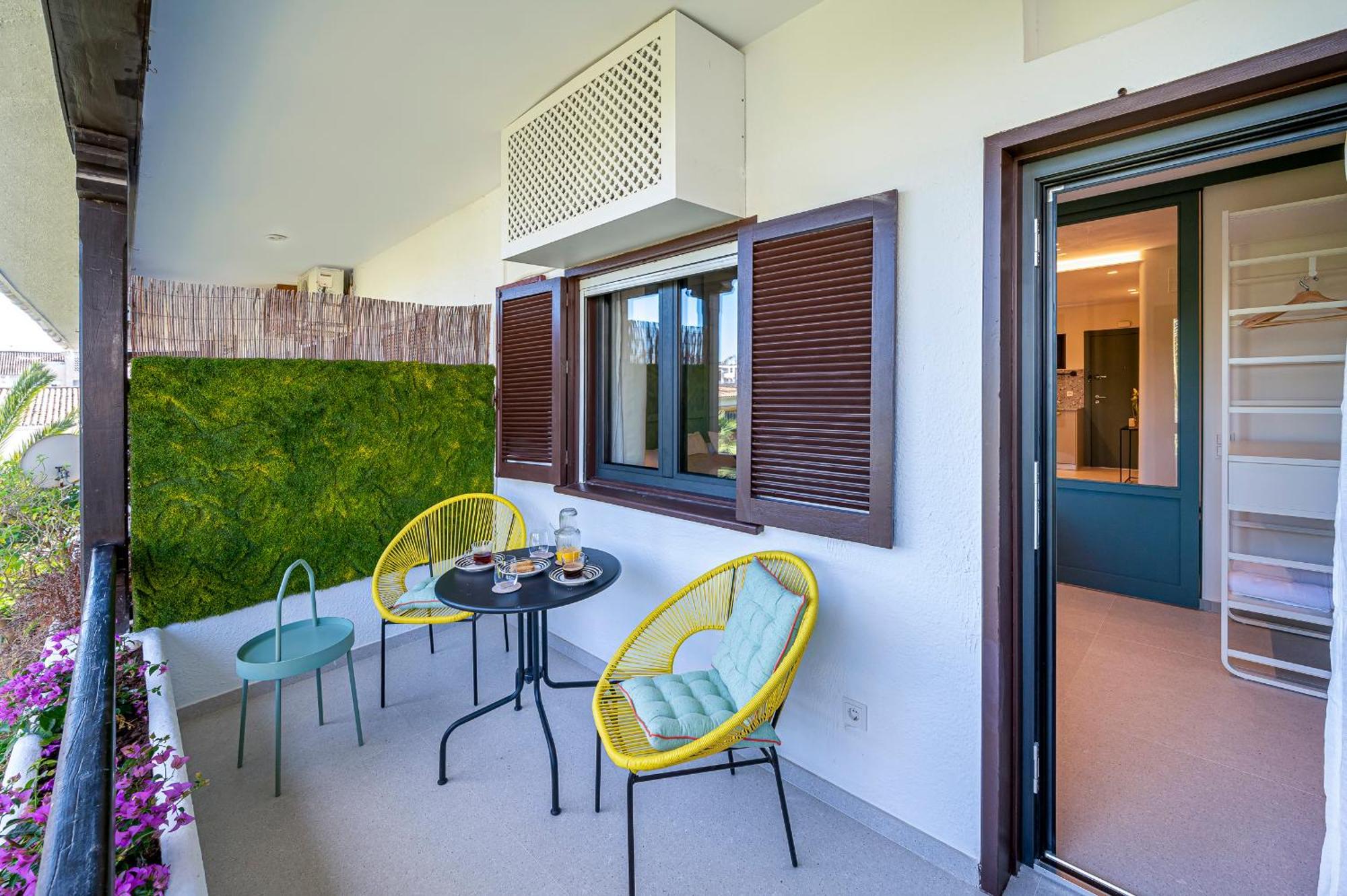 Newly Renovated In Golden Mile W/ Pool *